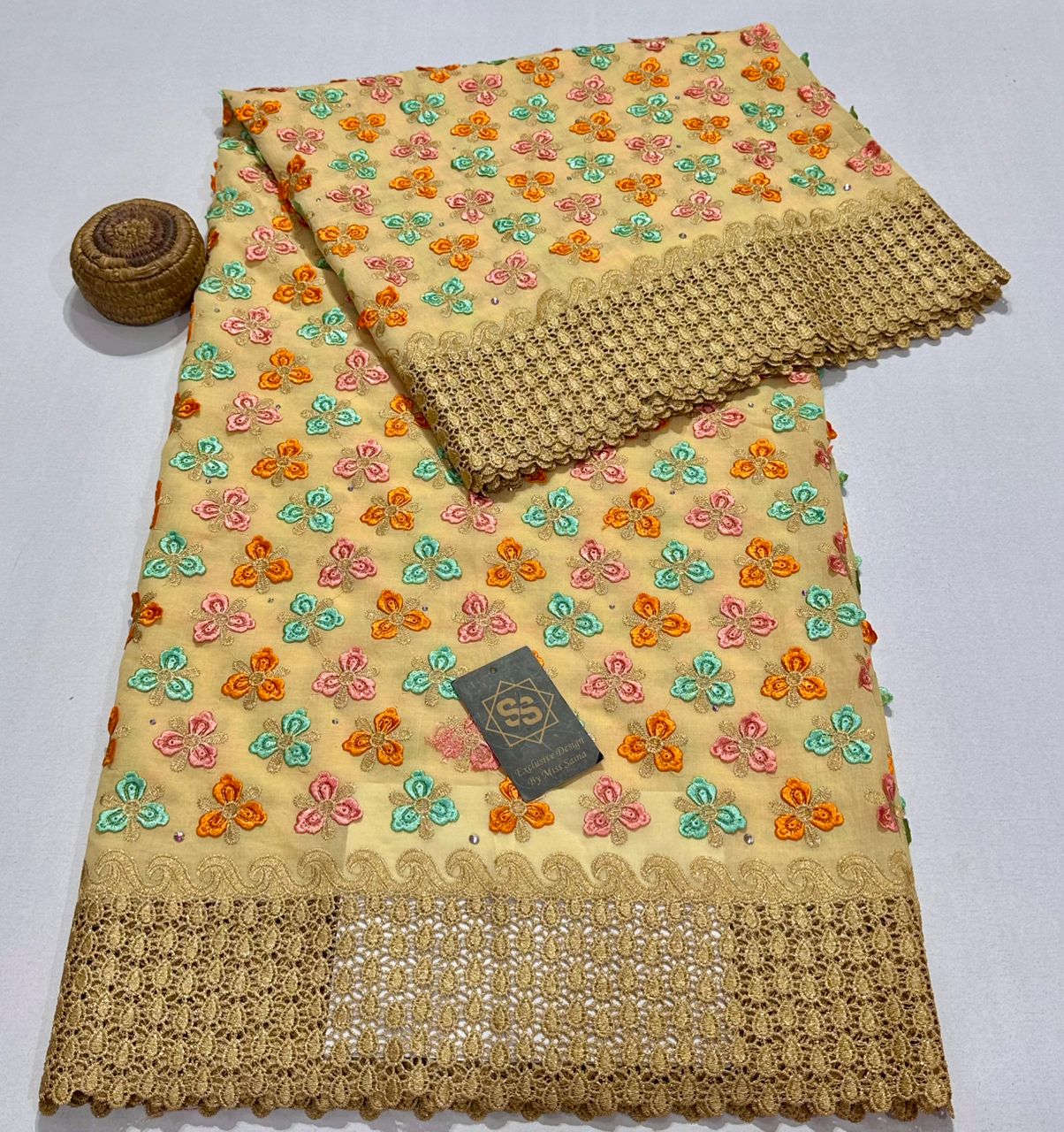 EXQUISITE APPLIQUE LACE 