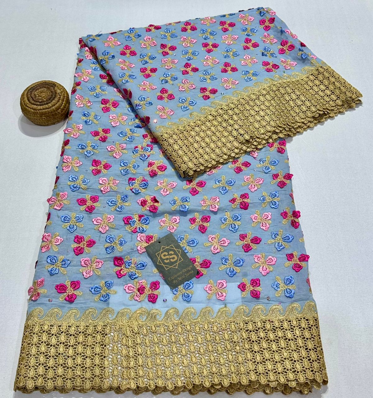 EXQUISITE APPLIQUE LACES