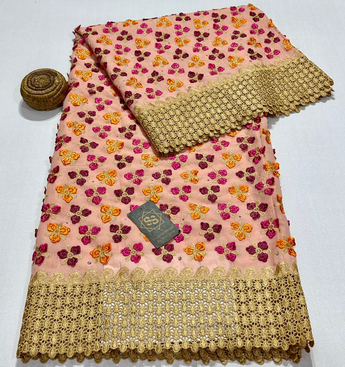 EXQUISITE APPLIQUE LACE 