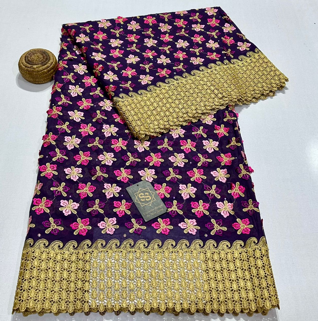 EXQUISITE APPLIQUE LACES