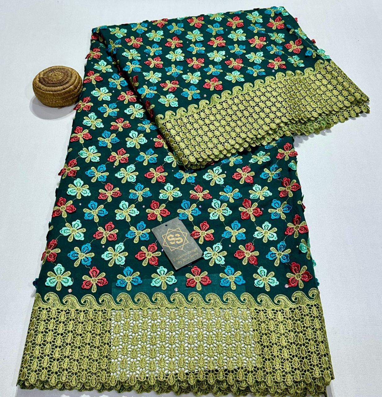 EXQUISITE APPLIQUE LACE 