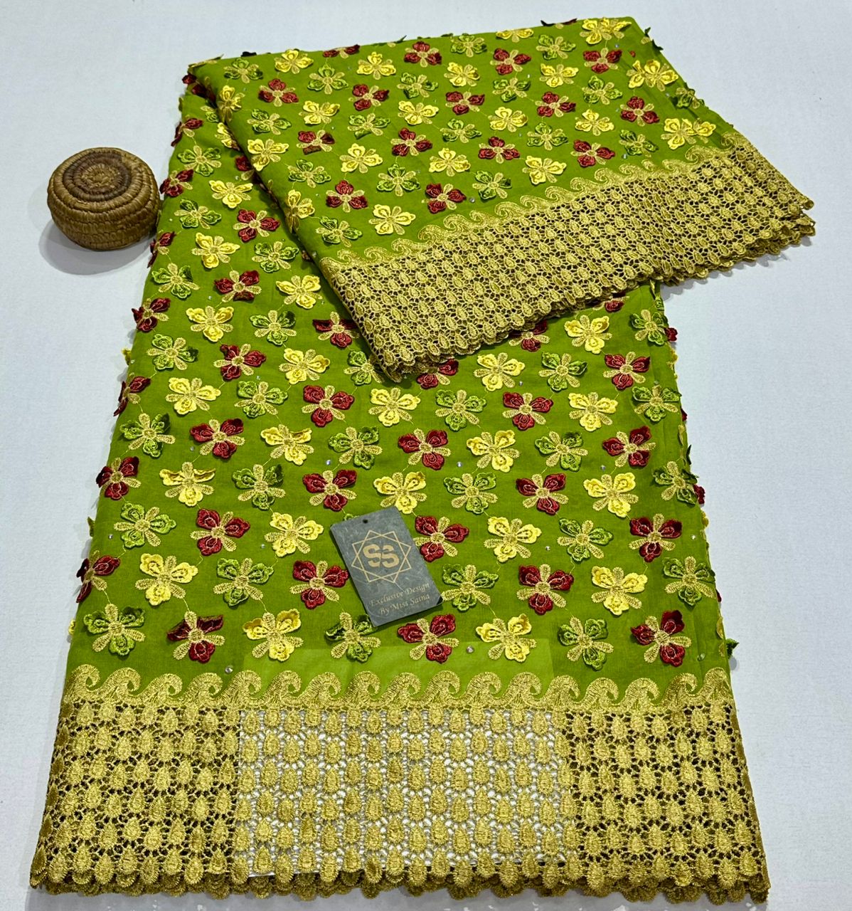 EXQUISITE APPLIQUE LACES